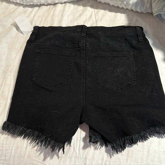 Distressed stretchy Jean shorts - Picture 4 of 4